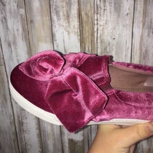 Libby Edelman Velvet Slip Ons - Picture 5 of 5
